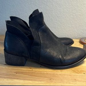 Seychelles black leather booties